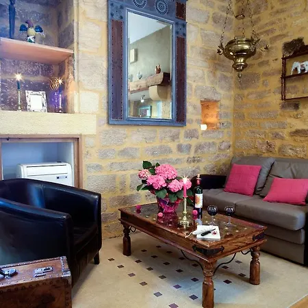 아파트 La Maison Des Poetes & Spa *