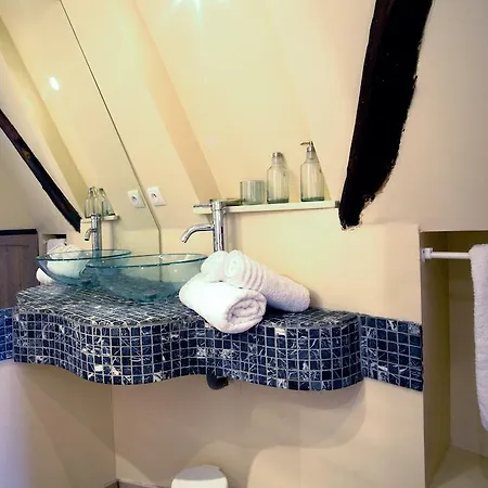 아파트 La Maison Des Poetes & Spa *