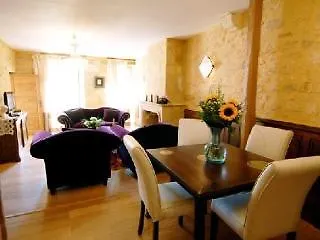 아파트 La Maison Des Poetes & Spa