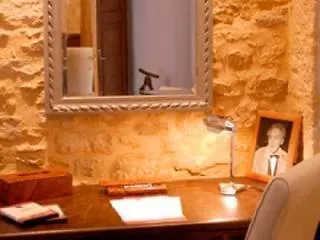 La Maison Des Poetes & Spa Apartment