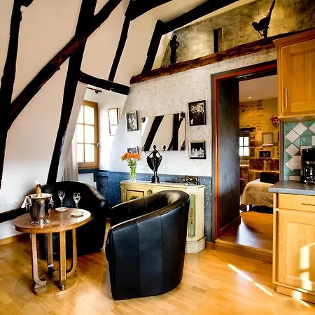 아파트 La Maison Des Poetes & Spa *