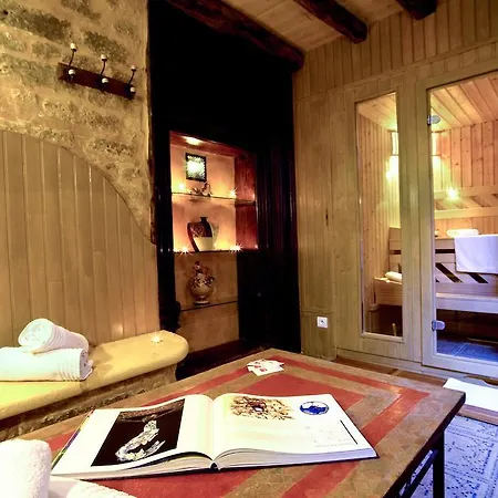 La Maison Des Poetes & Spa Apartment Sarlat-la-Caneda