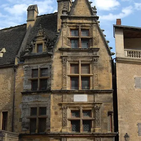 La Maison Des Poetes & Spa 아파트